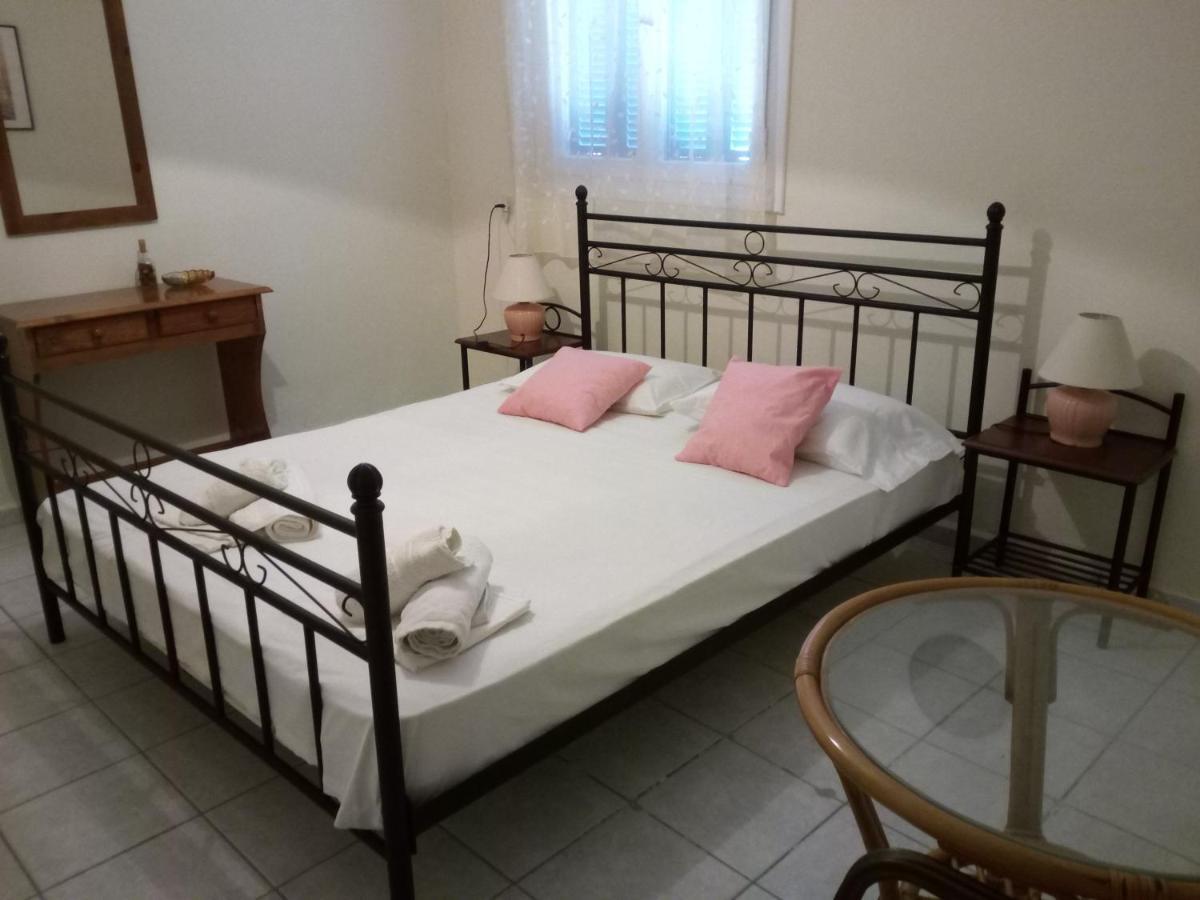 Agnes Rooms Kini Exterior photo