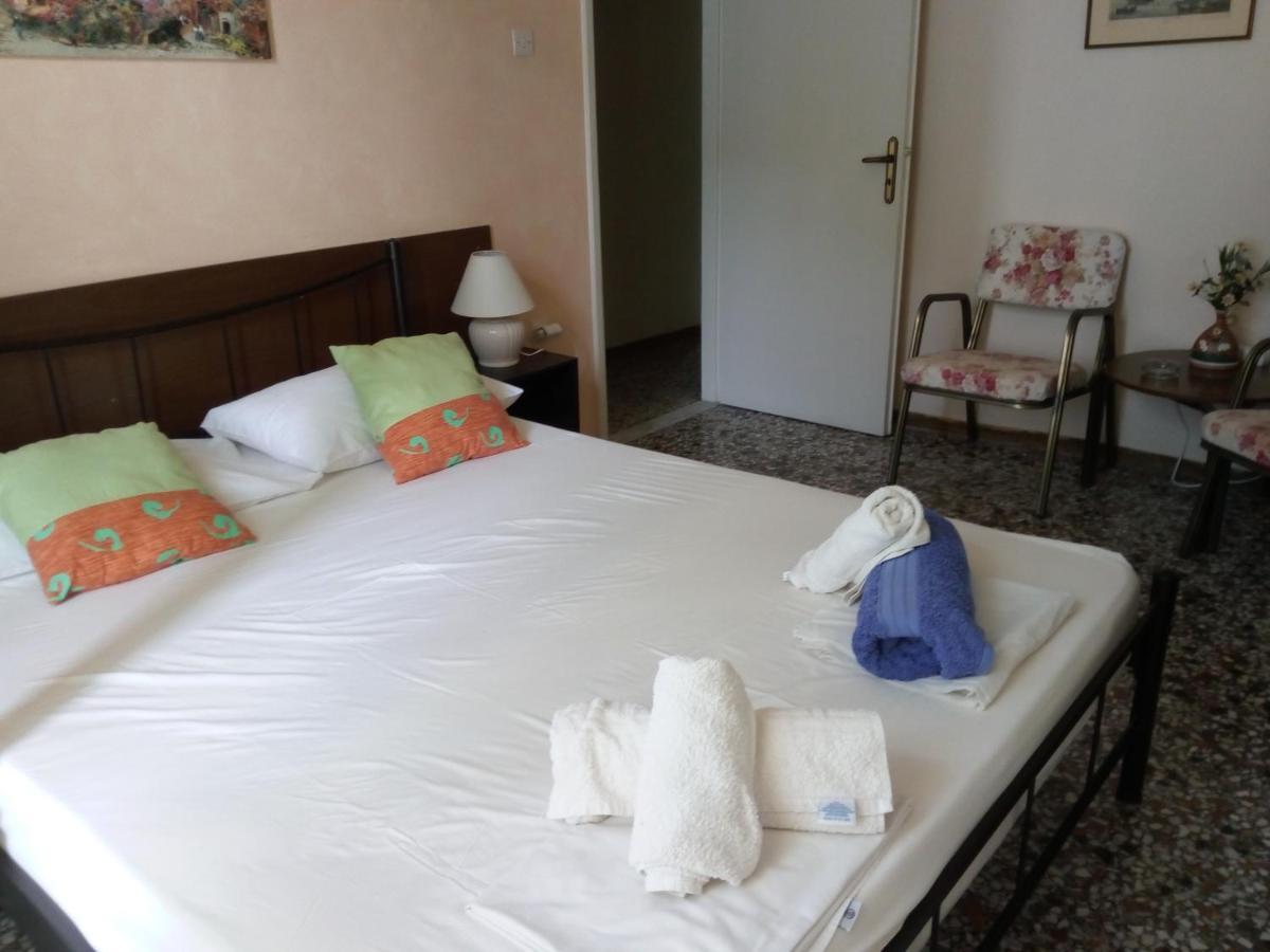 Agnes Rooms Kini Exterior photo
